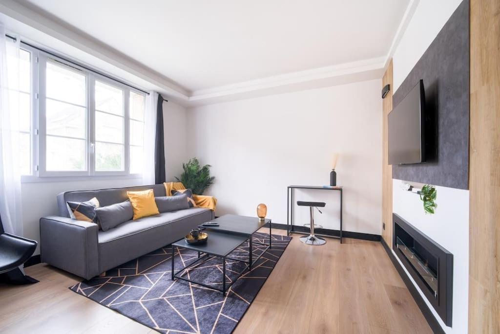 Le Black & White - 10 Min Orly, 3 Min Gare Juvisy Apartment Athis Mons Bagian luar foto