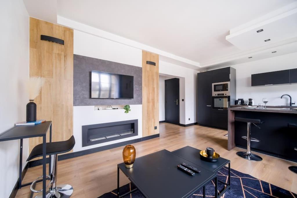 Le Black & White - 10 Min Orly, 3 Min Gare Juvisy Apartment Athis Mons Bagian luar foto